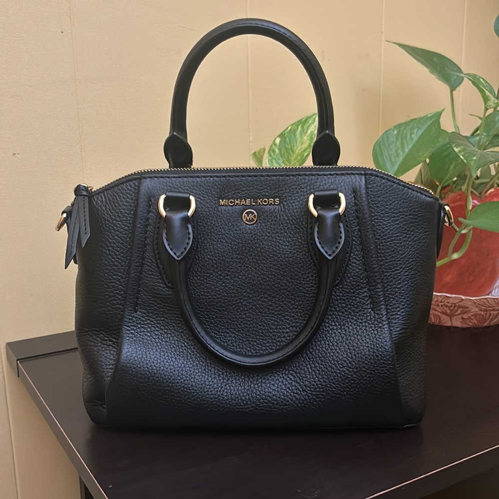 Micheal Kors crossbody bag